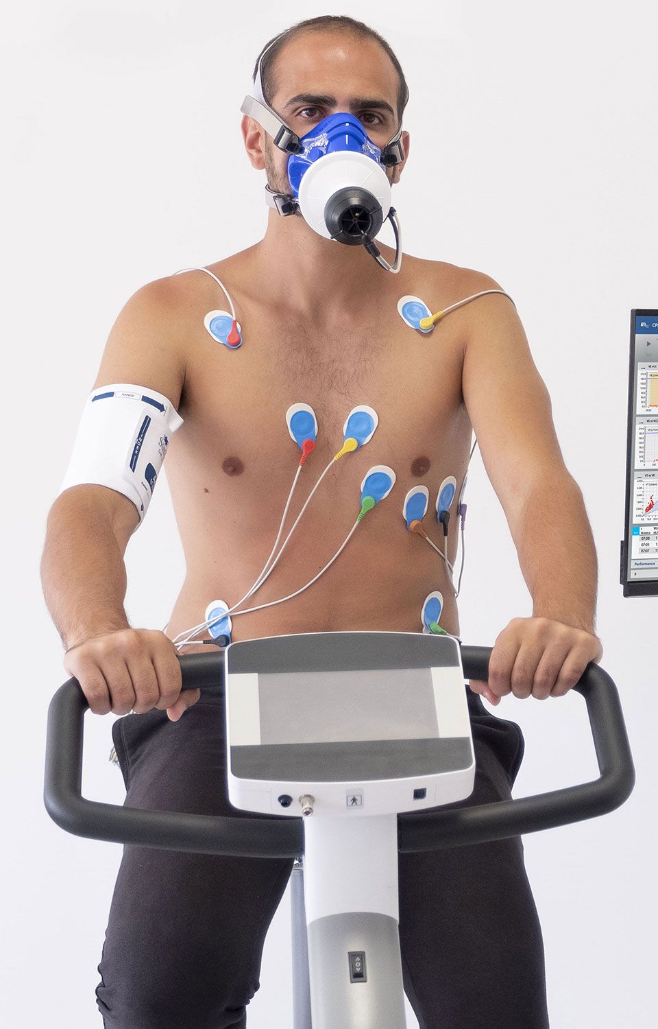 COSMED ECG - homme à vélo faisant le test